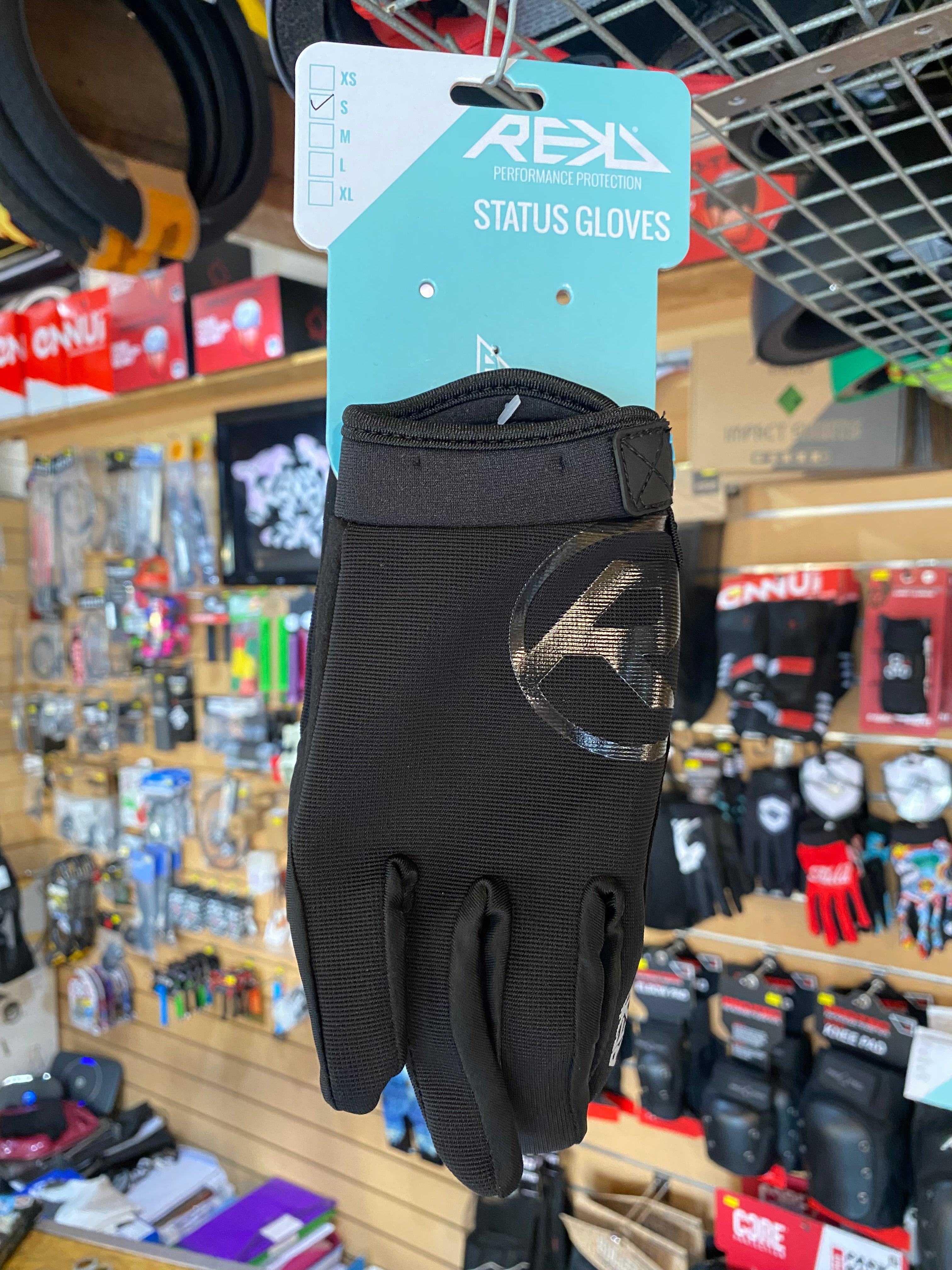 Rekd Status Gloves