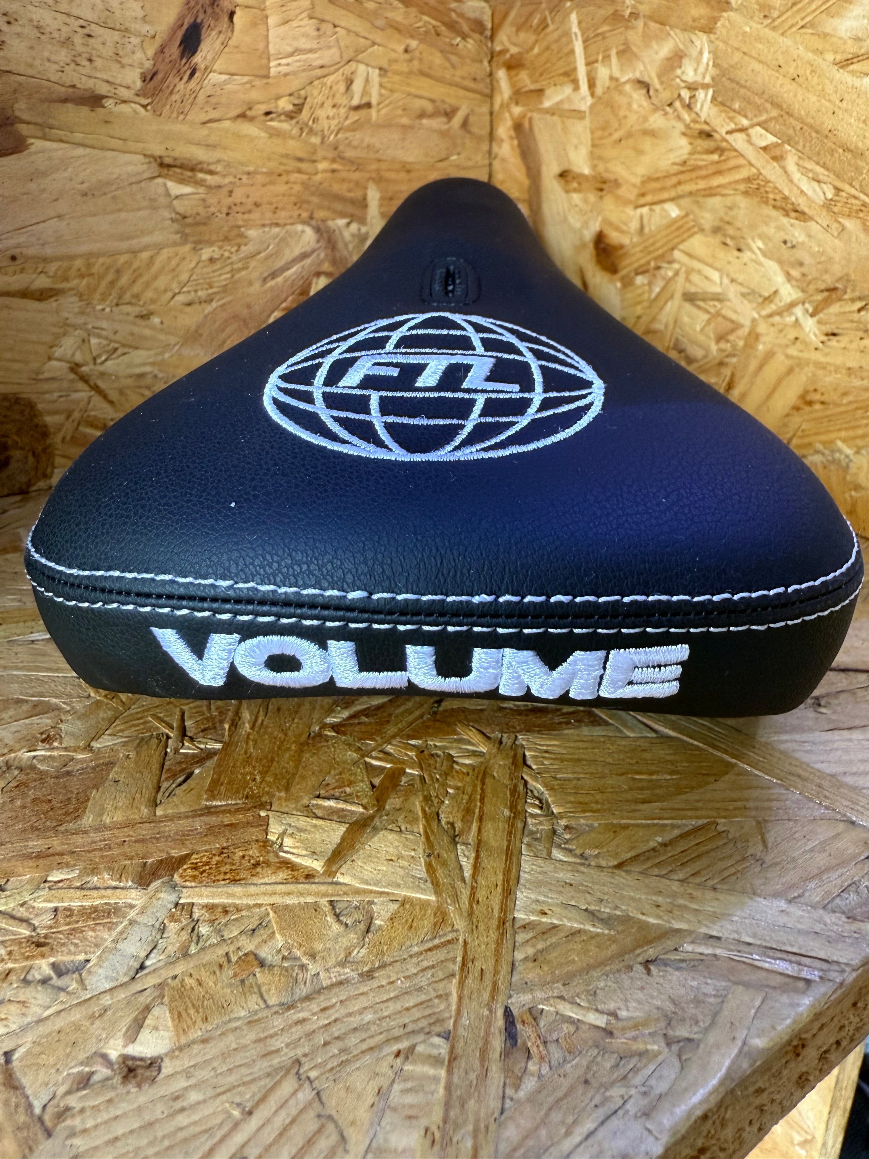 Volume FTL Mid Pivotal Seat