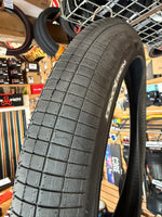 Load image into Gallery viewer, Demolition Hammerhead 2.4” Tyre
