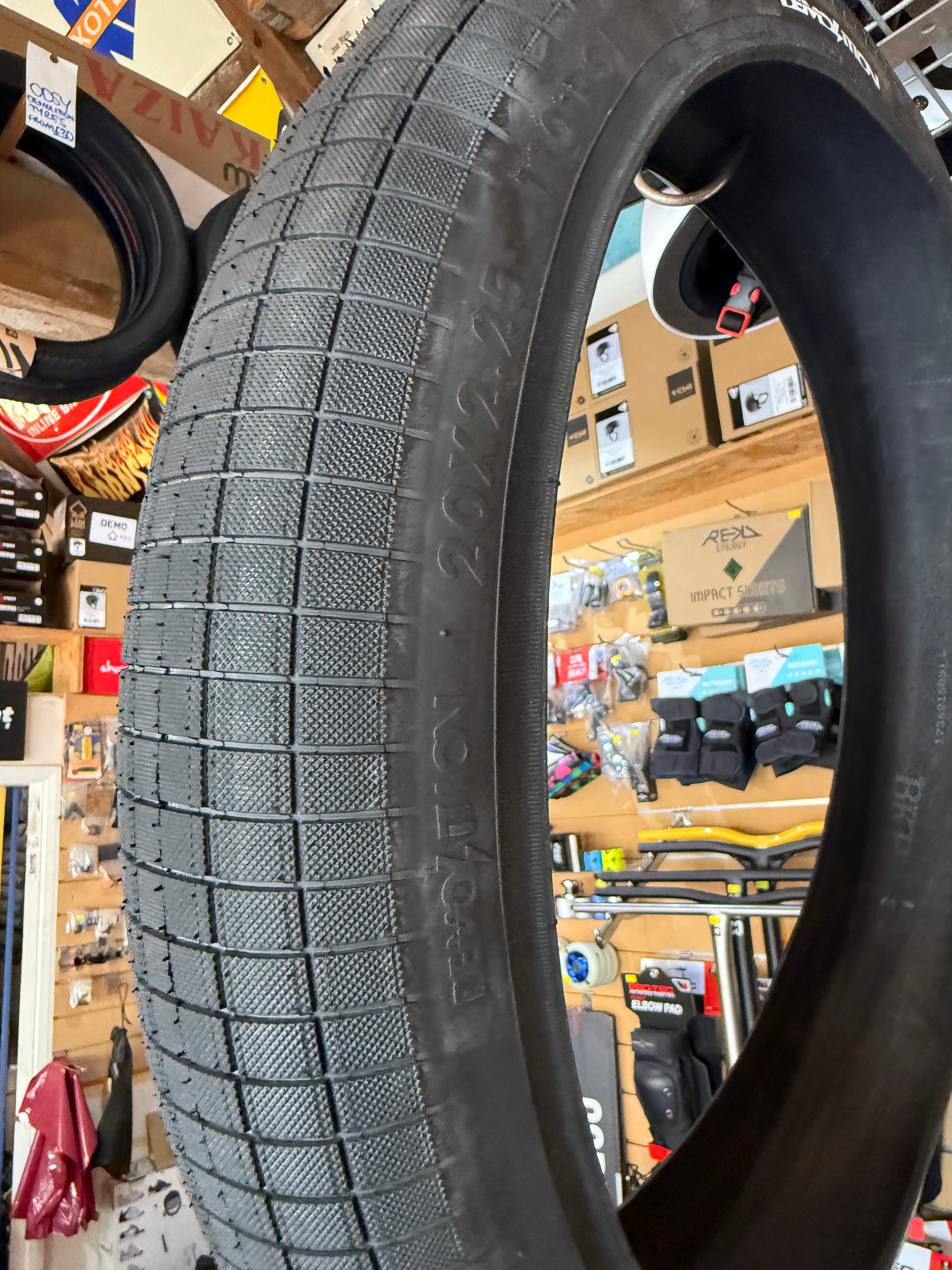 Demolition Hammerhead 2.25” Folding Tyres