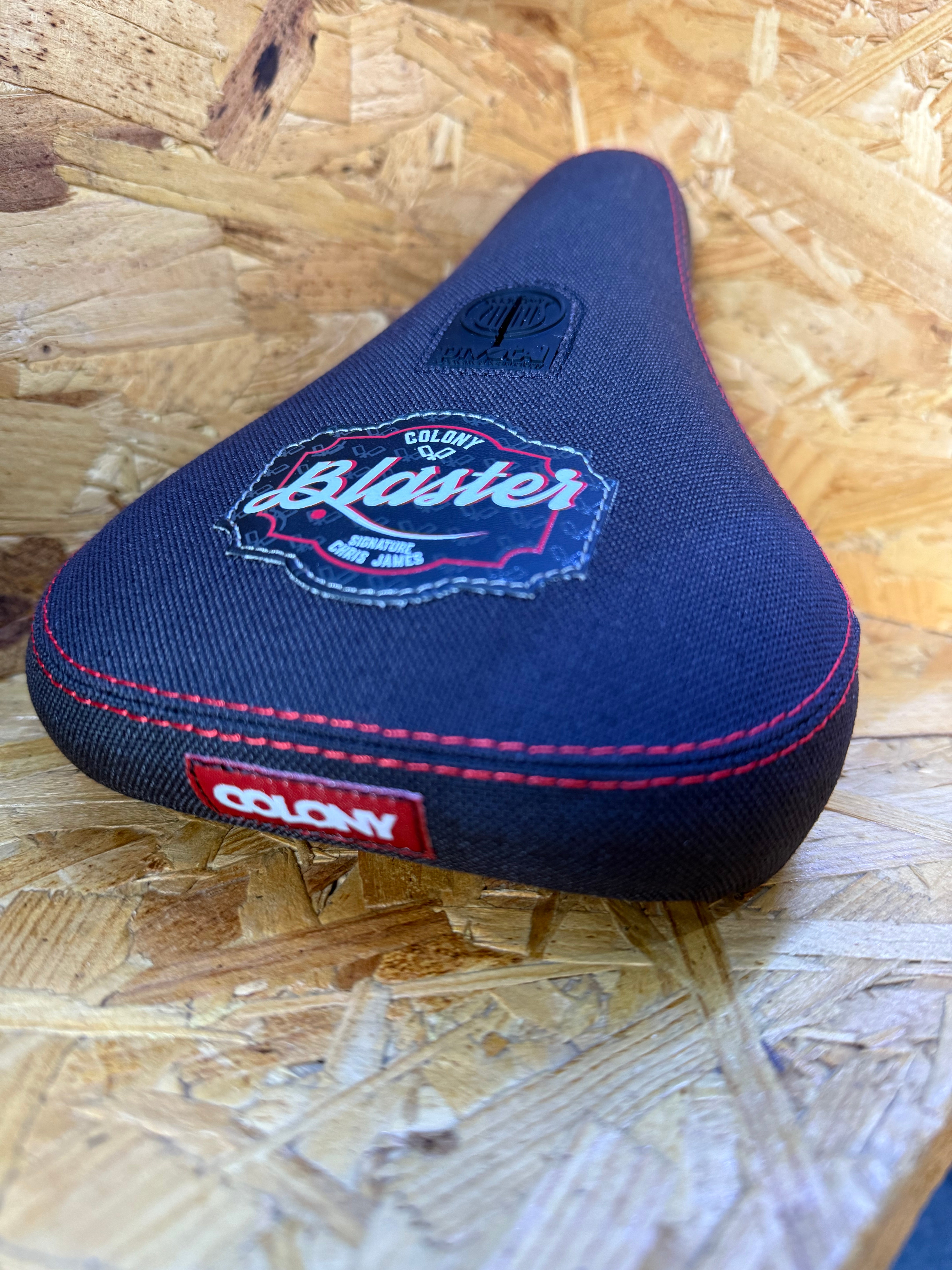 Colony Blaster Pivotal Seat