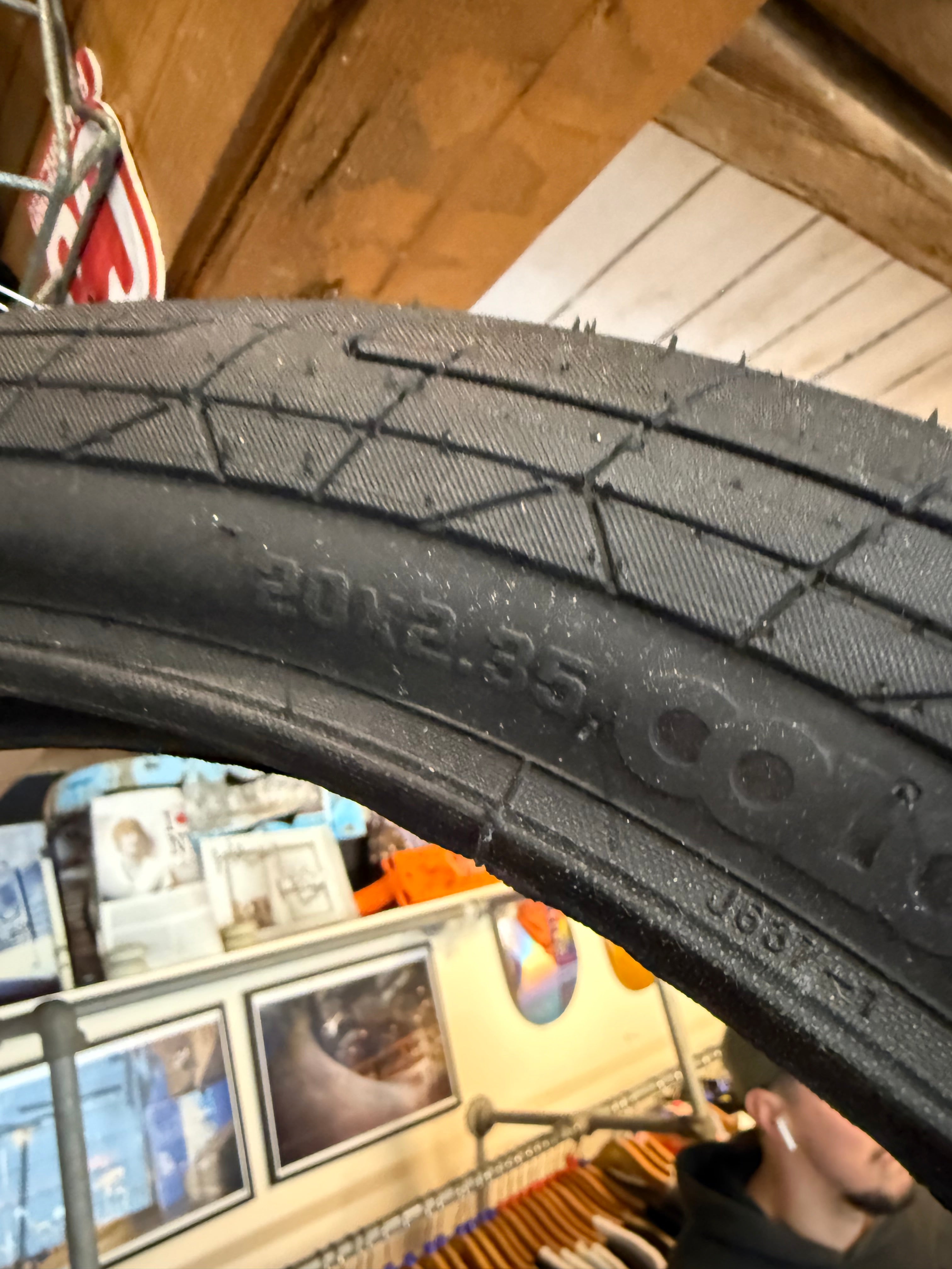 Colony Grip Lock 20” Tyre