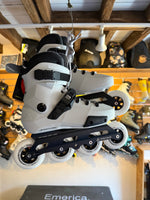 Load image into Gallery viewer, Rollerblade Twister 90
