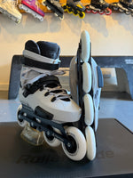 Load image into Gallery viewer, Rollerblade Twister 90

