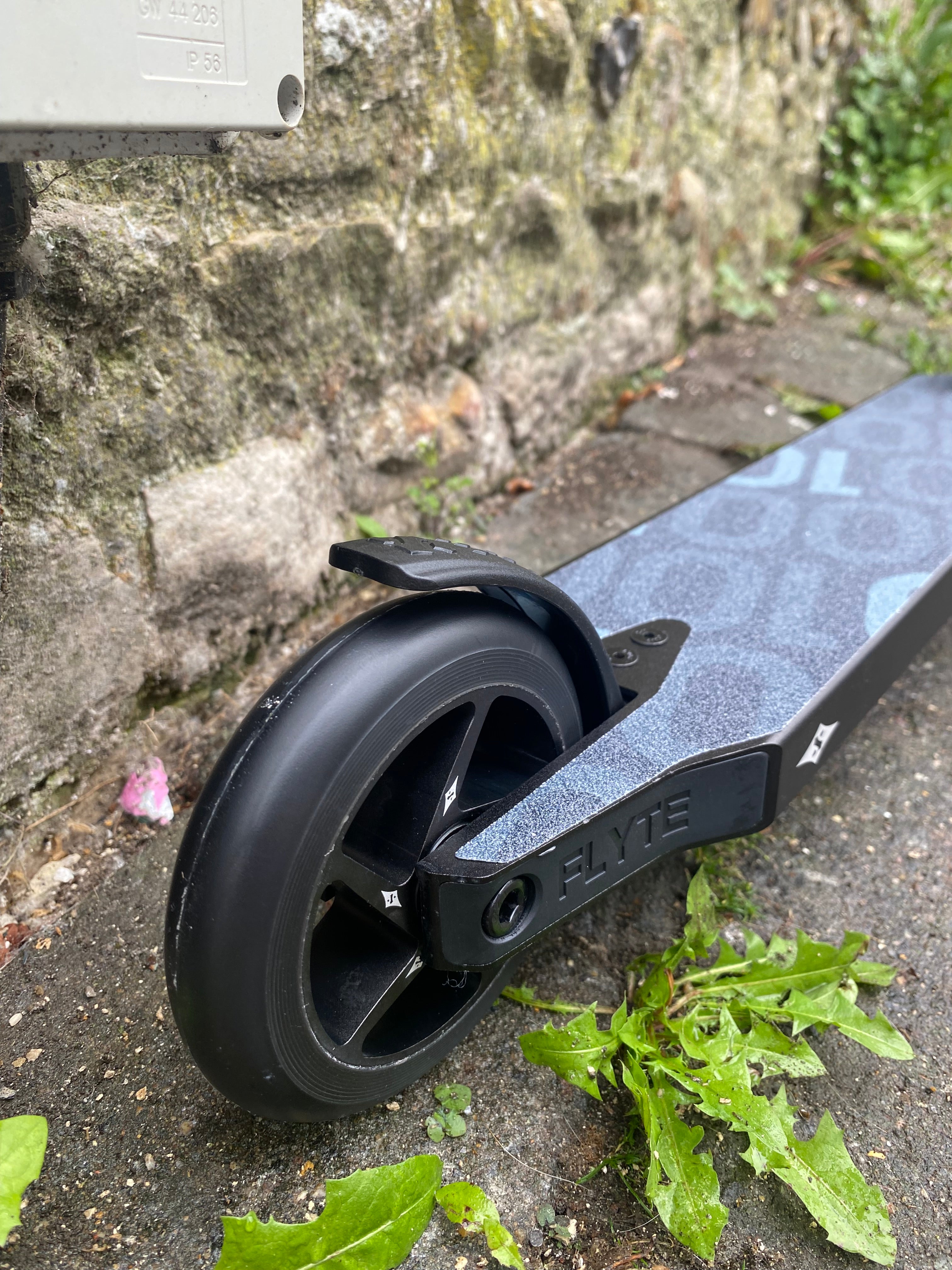 Sacrifice Flyte 100 v2 Complete Scooter